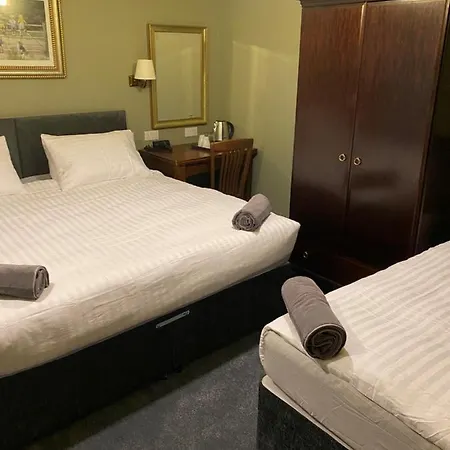 Unicorn Hotel *